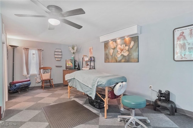 bedroom with ceiling fan