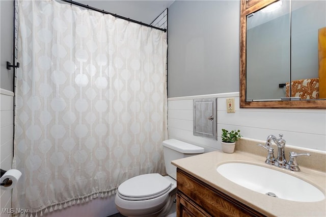 full bathroom with shower / bath combo with shower curtain, vanity, and toilet