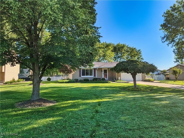 view of front of home featuring a front yard