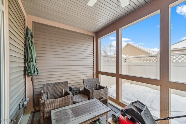 sunroom featuring ceiling fan