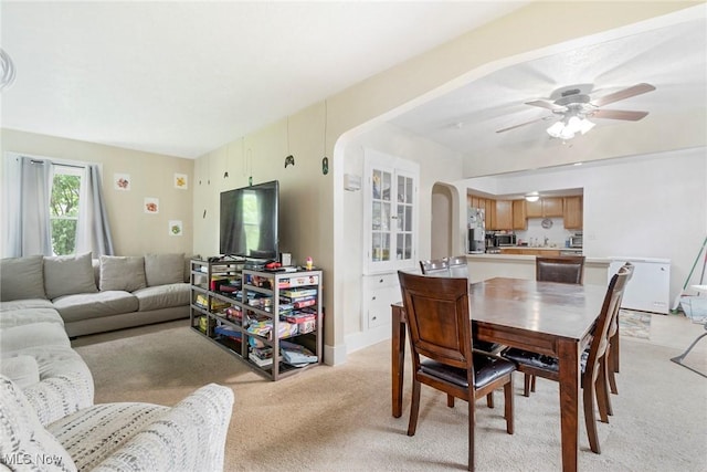 carpeted living room featuring ceiling fan