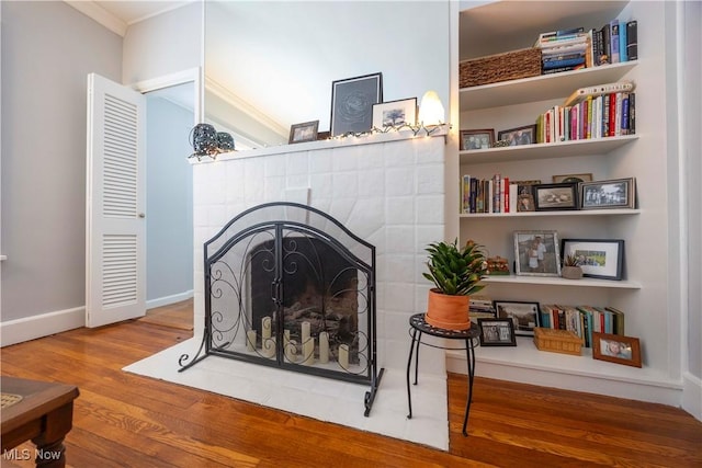 details featuring built in shelves and wood-type flooring