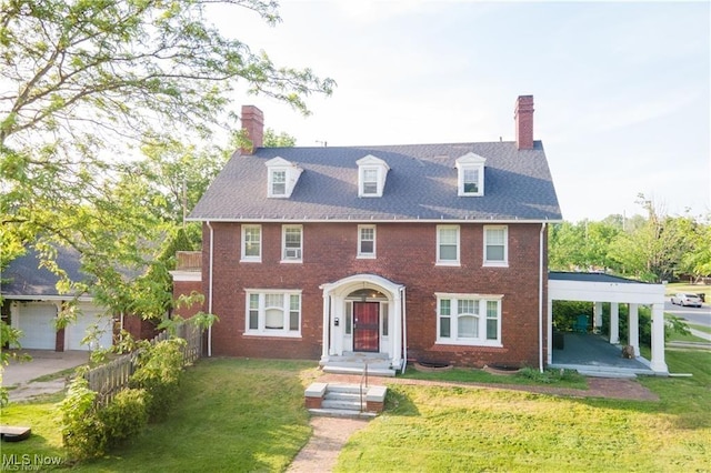 view of front of home with a front lawn