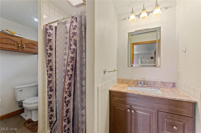 bathroom featuring toilet, tile patterned flooring, a shower with shower curtain, and vanity