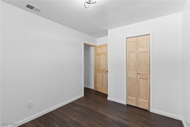 unfurnished room with dark hardwood / wood-style flooring