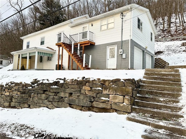 view of front of home featuring a garage