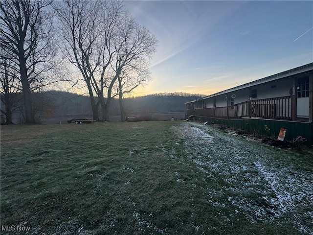 view of yard at dusk