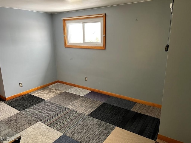 unfurnished room featuring carpet flooring