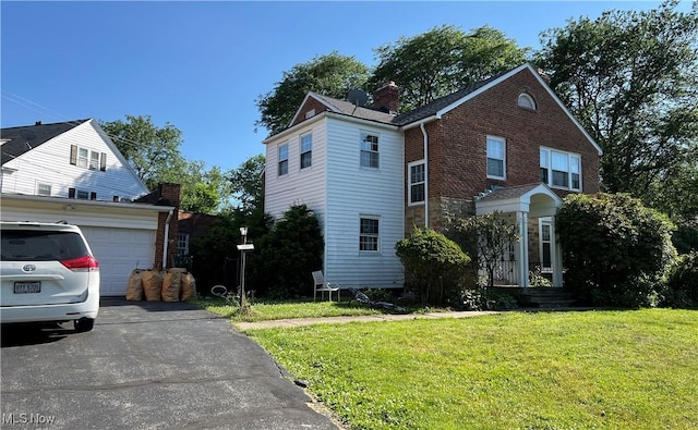 view of front of property featuring a front yard