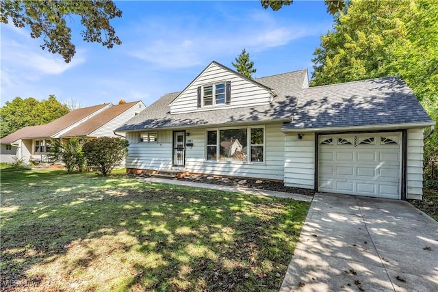 view of front of home featuring a front yard and a garage