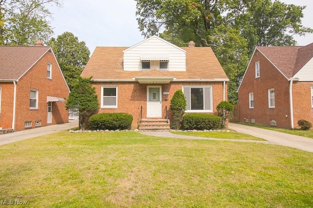 view of front of home featuring a front lawn