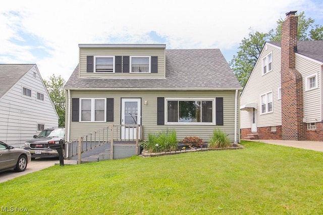 view of front of home featuring a front lawn