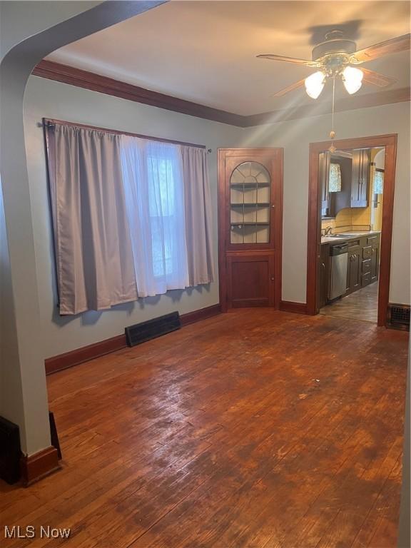 unfurnished room featuring ceiling fan and dark hardwood / wood-style floors