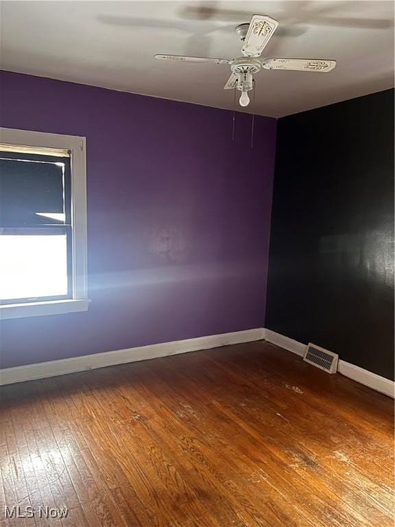 unfurnished room with wood-type flooring and ceiling fan