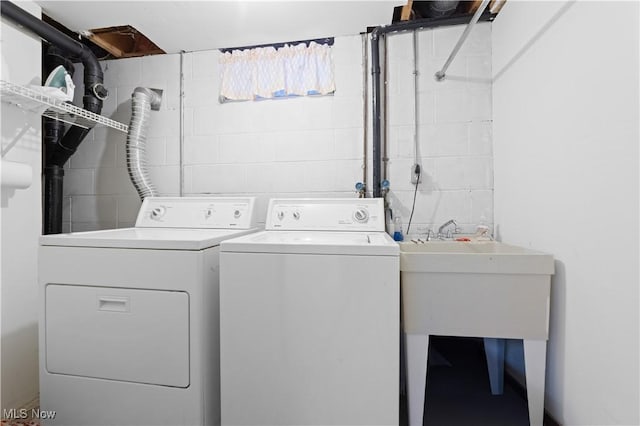 washroom with sink and washing machine and clothes dryer