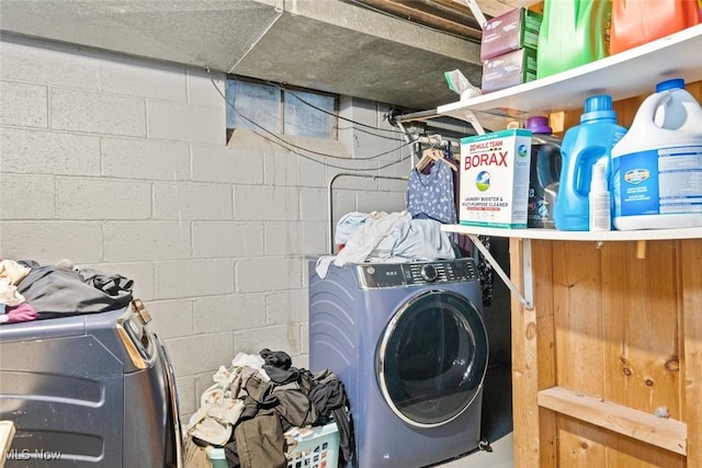 laundry room with washer / clothes dryer