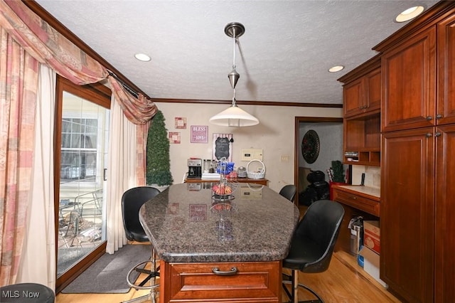 dining space featuring a wealth of natural light, light hardwood / wood-style flooring, crown molding, and a textured ceiling