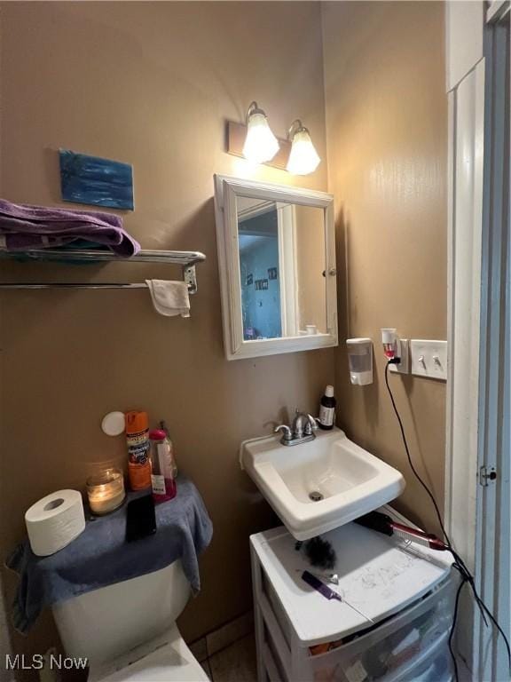 bathroom with sink