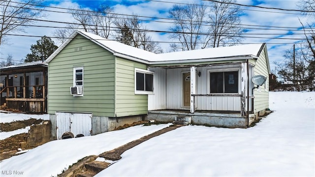 view of front of property featuring covered porch