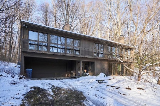 view of front of house featuring a garage