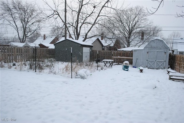 view of yard layered in snow