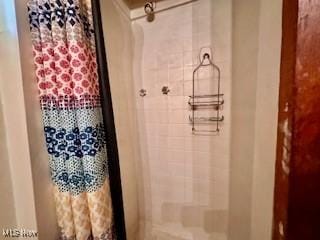 bathroom with curtained shower