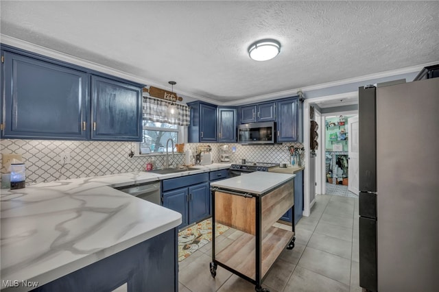 kitchen featuring sink, stainless steel appliances, blue cabinets, and hanging light fixtures