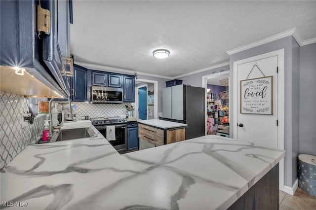 kitchen featuring appliances with stainless steel finishes, blue cabinetry, kitchen peninsula, sink, and tasteful backsplash