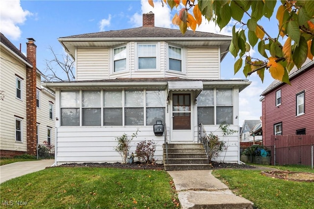 view of front of house featuring a front yard