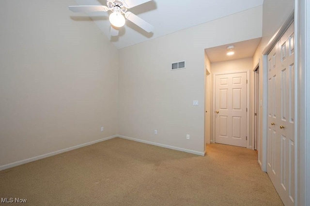 carpeted empty room featuring ceiling fan