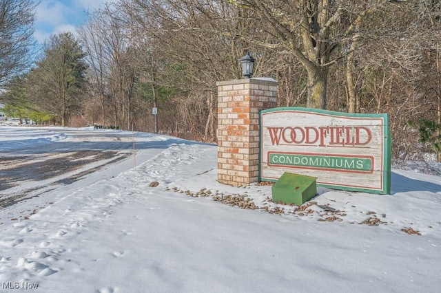 view of community / neighborhood sign