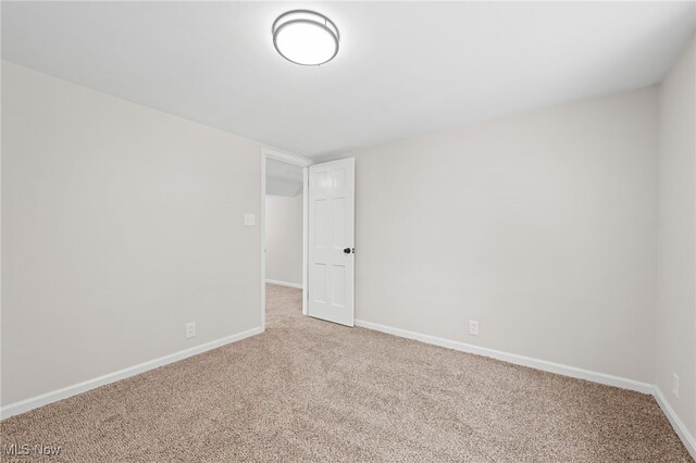 unfurnished room featuring carpet