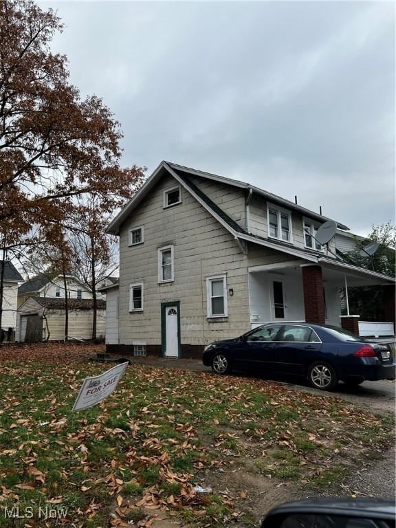 view of front property