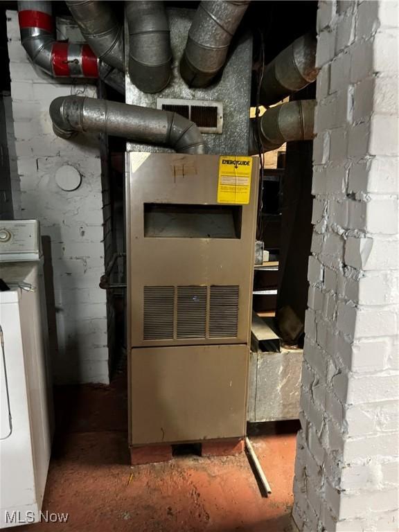 utility room with washer / dryer