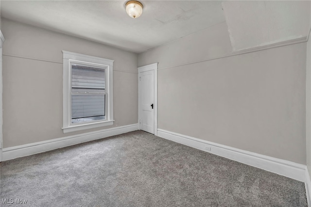 unfurnished room with carpet