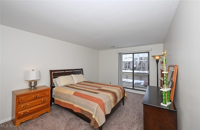 bedroom with carpet flooring