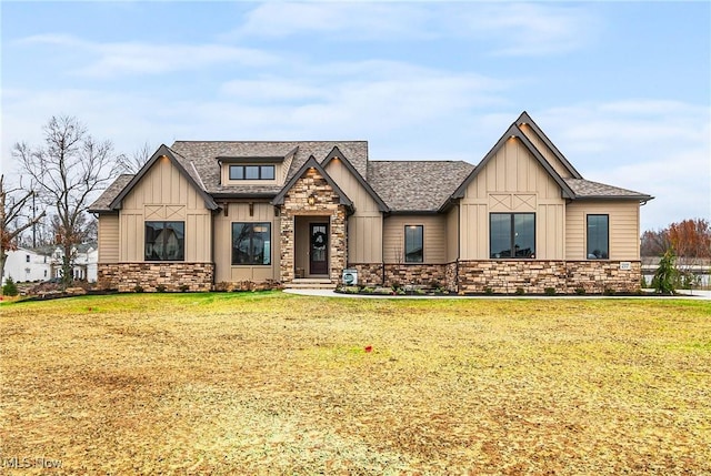 view of front of house featuring a front yard