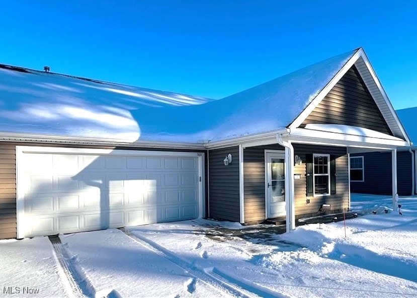 view of front of house featuring a garage