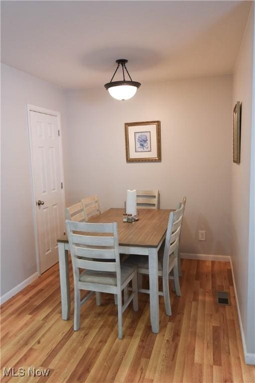 dining room with light hardwood / wood-style floors