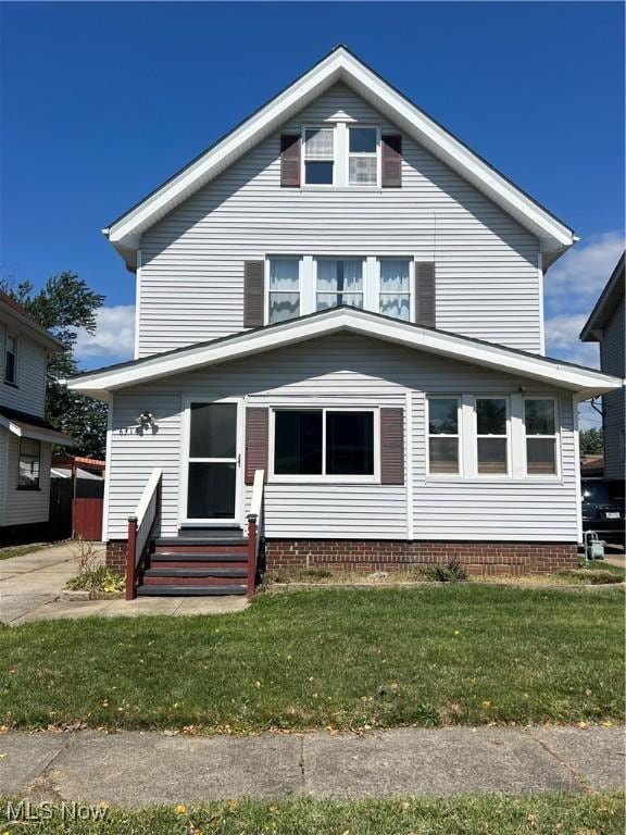 view of front of property featuring a front yard