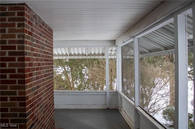 unfurnished sunroom with a healthy amount of sunlight