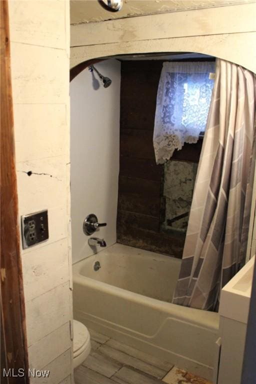 bathroom with toilet and shower / bath combo