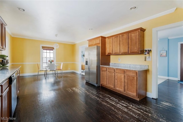 kitchen featuring appliances with stainless steel finishes, dark wood-type flooring, decorative light fixtures, and ornamental molding