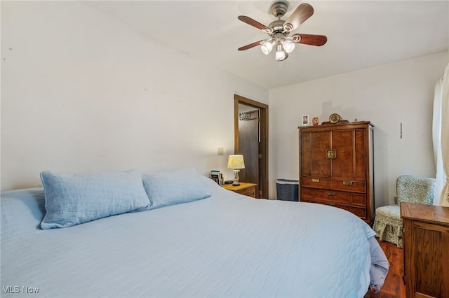 bedroom with ceiling fan