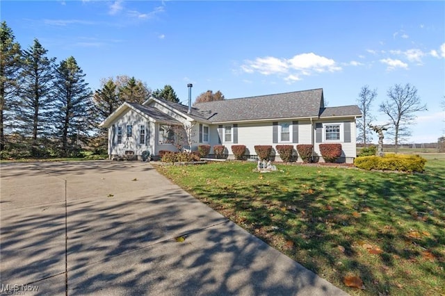 ranch-style house with a front yard