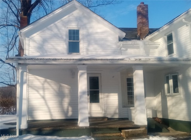 view of front of property featuring a porch