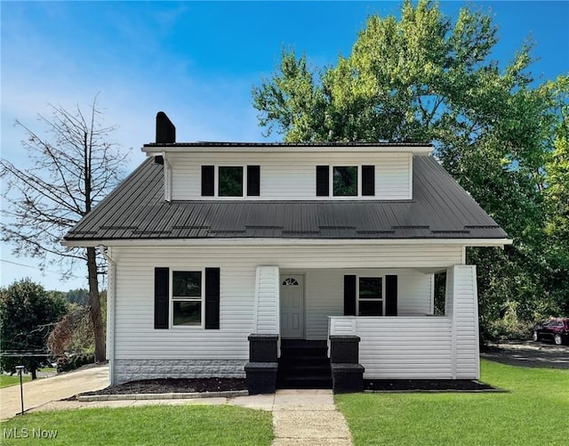 view of front of house featuring a front lawn and covered porch