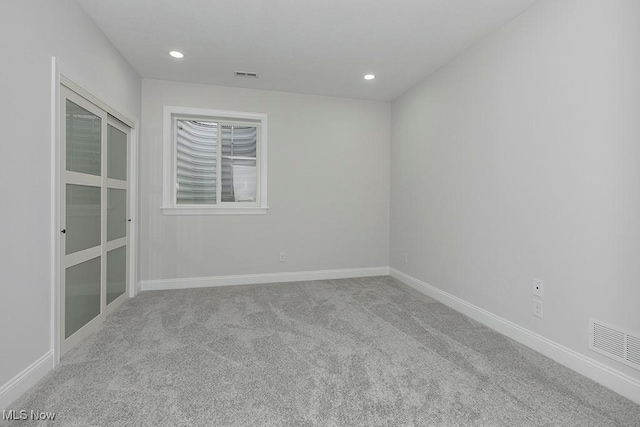 empty room with baseboards, carpet, visible vents, and recessed lighting