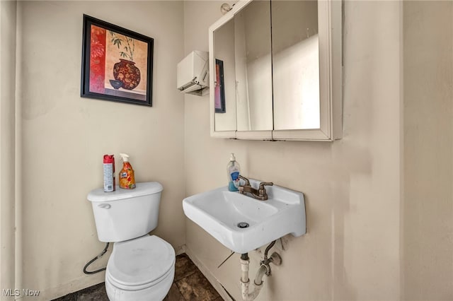 bathroom featuring toilet and sink