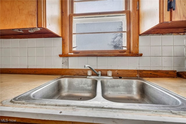 room details with decorative backsplash and sink